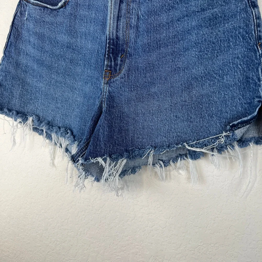 SOLD Abercrombie & Fitch Curve Love High Rise Mom Shorts 4" Denim Size 28 / 6 - Picture 3 of 7